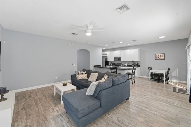 18124 SAXONY LANE, Orlando, FL 32820