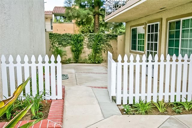 1920 Wallace Avenue, Costa Mesa, CA 92627