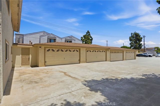 1920 Wallace Avenue, Costa Mesa, CA 92627