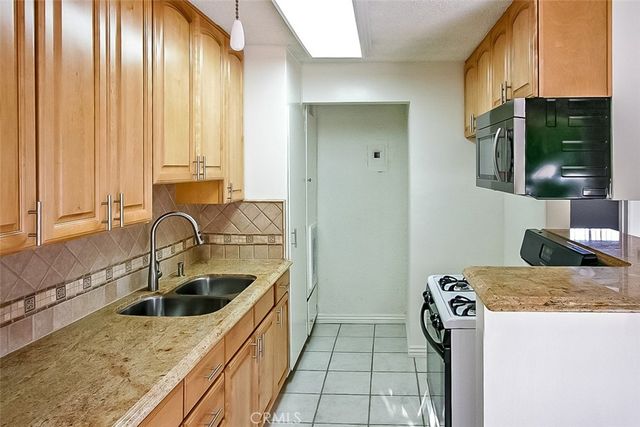 1920 Wallace Avenue, Costa Mesa, CA 92627