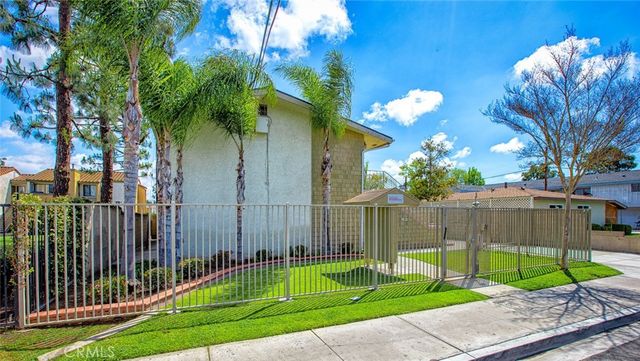 1920 Wallace Avenue, Costa Mesa, CA 92627