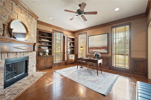 9307 Lake Forest Court S, College Station, TX 77845