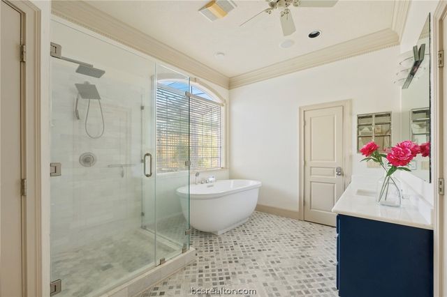 9307 Lake Forest Court S, College Station, TX 77845