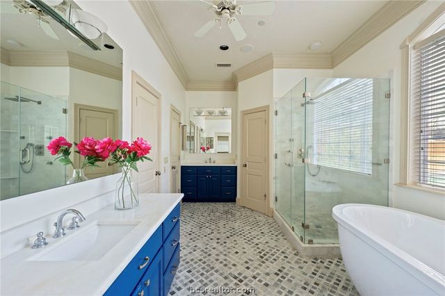 9307 Lake Forest Court S, College Station, TX 77845