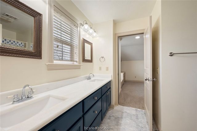 9307 Lake Forest Court S, College Station, TX 77845