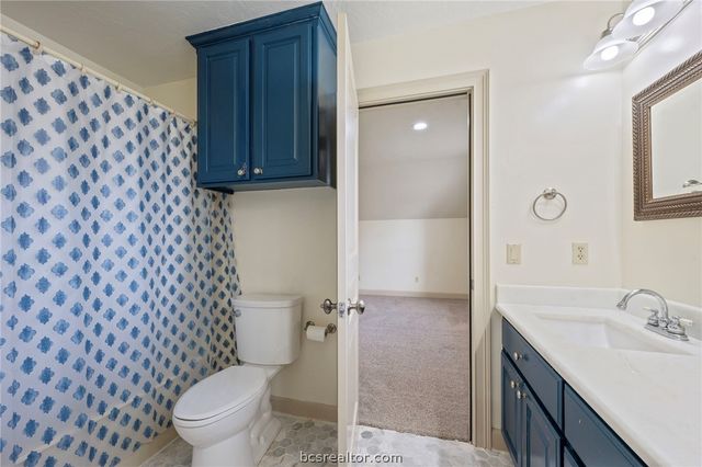 9307 Lake Forest Court S, College Station, TX 77845