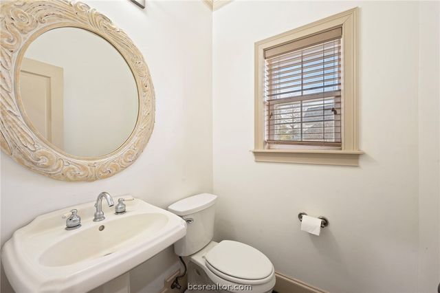 9307 Lake Forest Court S, College Station, TX 77845