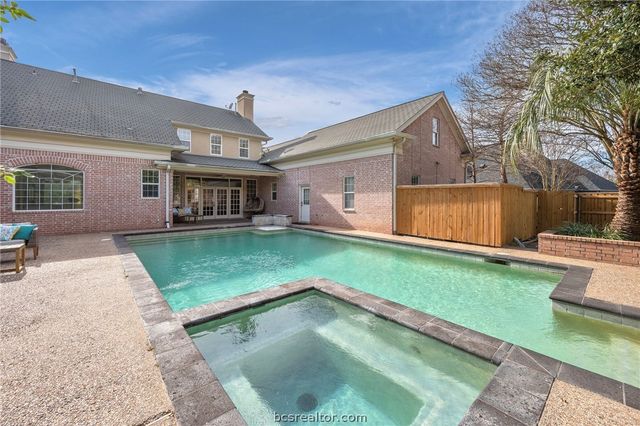 9307 Lake Forest Court S, College Station, TX 77845