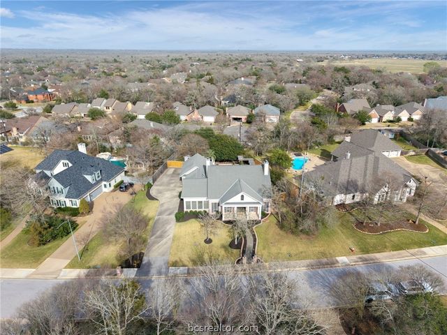 9307 Lake Forest Court S, College Station, TX 77845