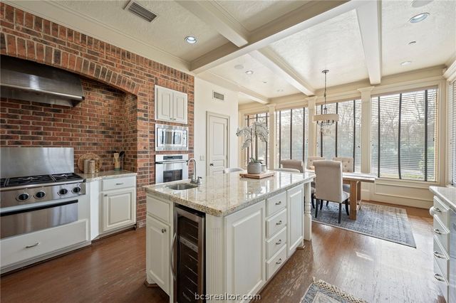 9307 Lake Forest Court S, College Station, TX 77845