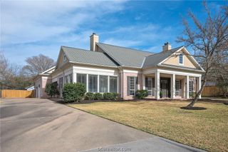 9307 Lake Forest Court S, College Station, TX 77845