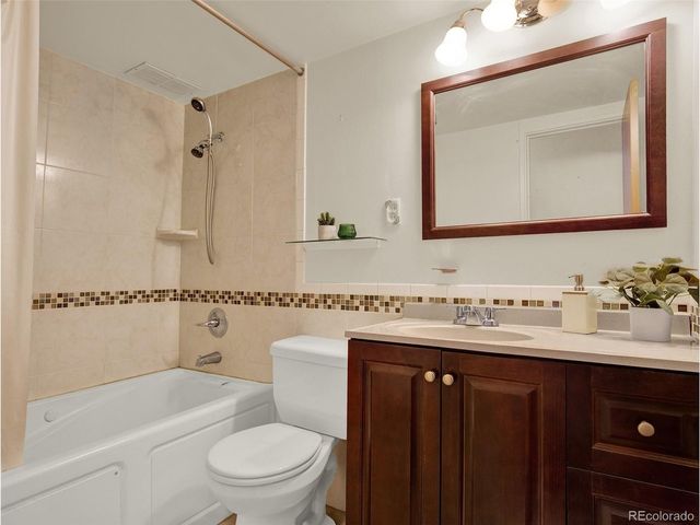 1121 Albion St 910, Denver, CO 80220