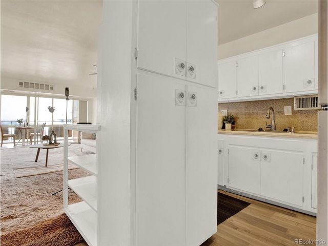 1121 Albion St 910, Denver, CO 80220