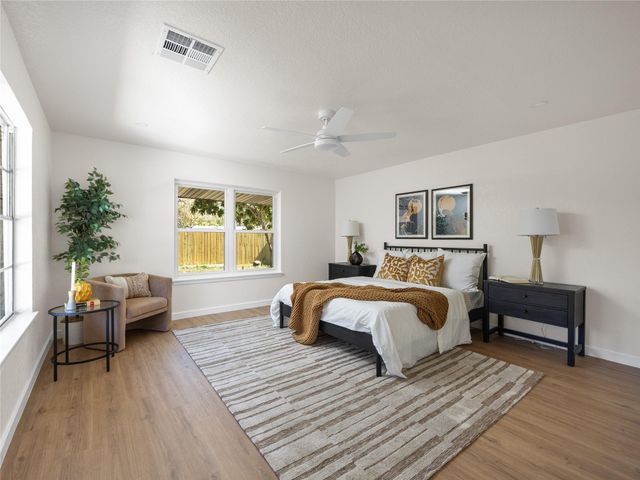 314 Weathercock LN, Windcrest, TX 78239