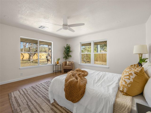 314 Weathercock LN, Windcrest, TX 78239