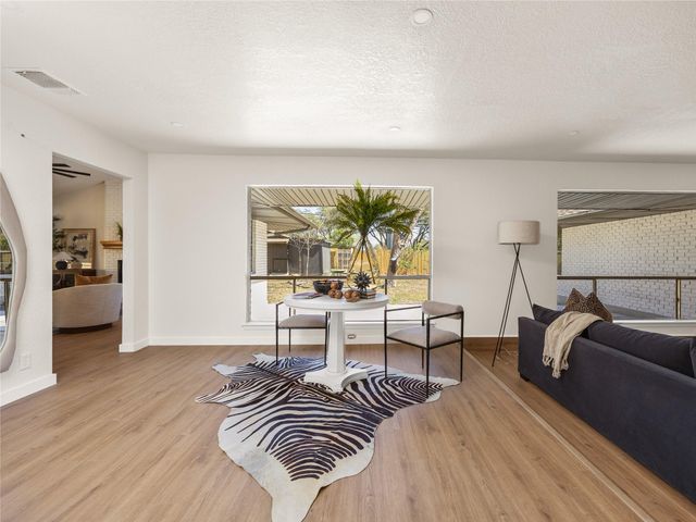 314 Weathercock LN, Windcrest, TX 78239