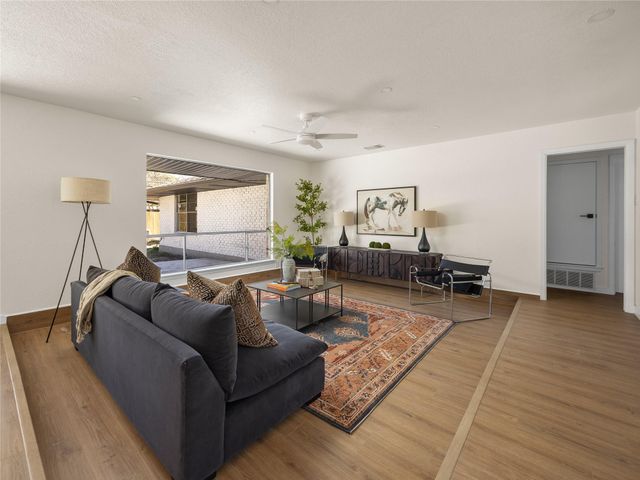 314 Weathercock LN, Windcrest, TX 78239