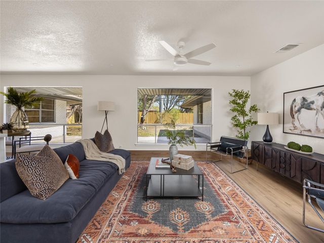 314 Weathercock LN, Windcrest, TX 78239