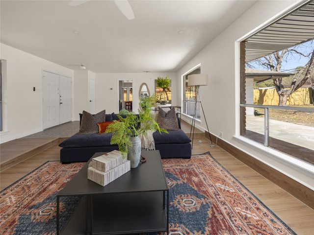 314 Weathercock LN, Windcrest, TX 78239