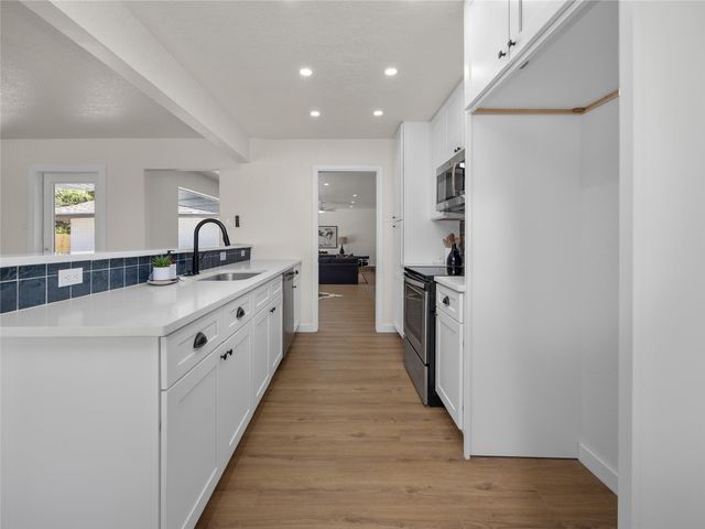 314 Weathercock LN, Windcrest, TX 78239