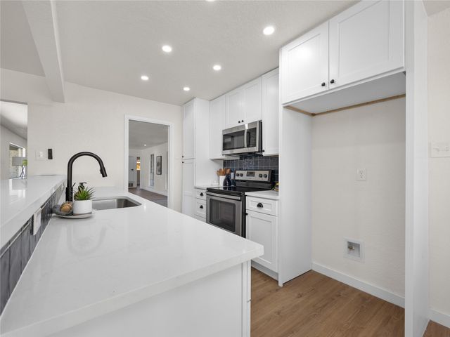 314 Weathercock LN, Windcrest, TX 78239