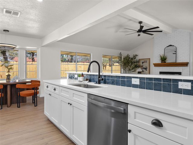 314 Weathercock LN, Windcrest, TX 78239