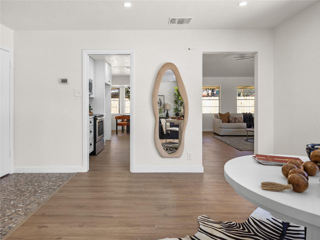 314 Weathercock LN, Windcrest, TX 78239