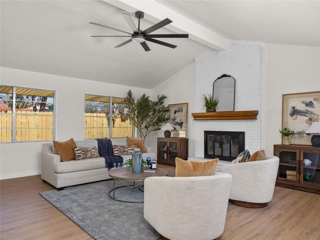 314 Weathercock LN, Windcrest, TX 78239