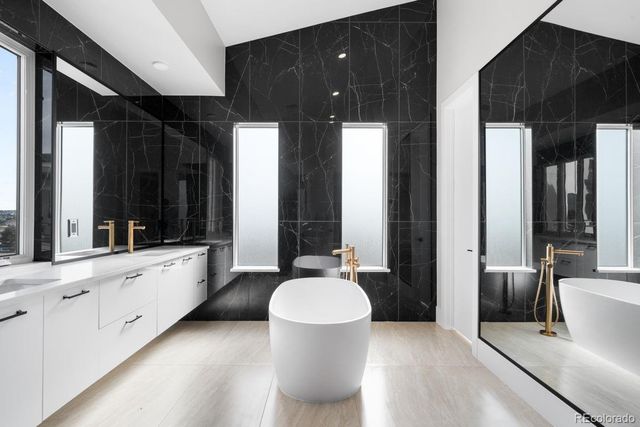 6954 S Espana Way, Centennial, CO 80016