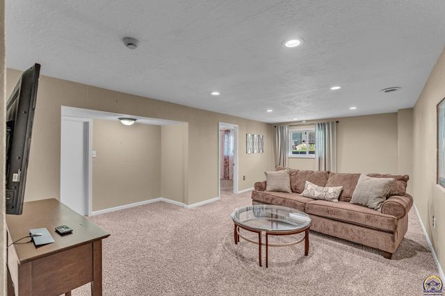 3639 SW Glendale DR, Topeka, KS 66614