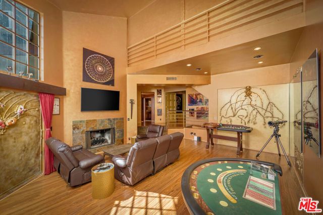 2189 Sunset Plaza Drive, Los Angeles, CA 90069