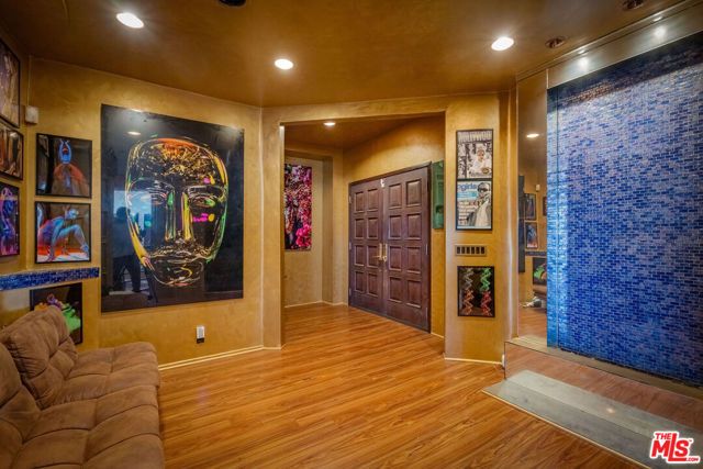 2189 Sunset Plaza Drive, Los Angeles, CA 90069