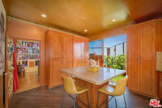 2189 Sunset Plaza Drive, Los Angeles, CA 90069