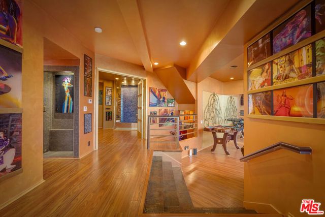 2189 Sunset Plaza Drive, Los Angeles, CA 90069