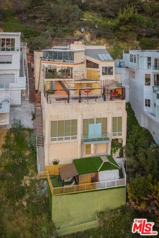 2189 Sunset Plaza Drive, Los Angeles, CA 90069