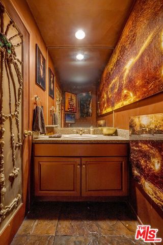 2189 Sunset Plaza Drive, Los Angeles, CA 90069