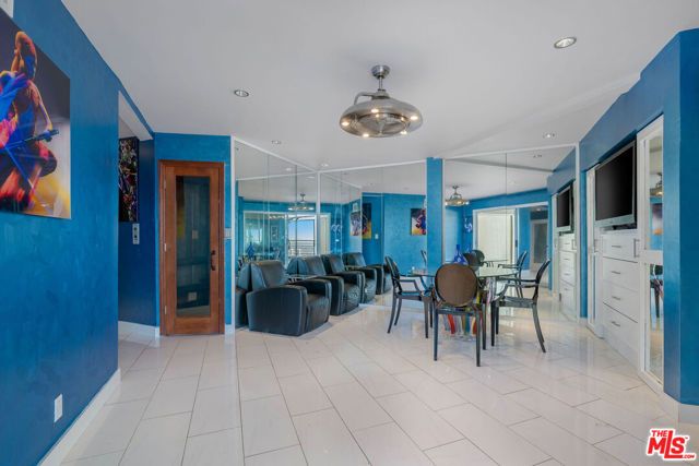 2189 Sunset Plaza Drive, Los Angeles, CA 90069