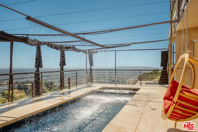 2189 Sunset Plaza Drive, Los Angeles, CA 90069