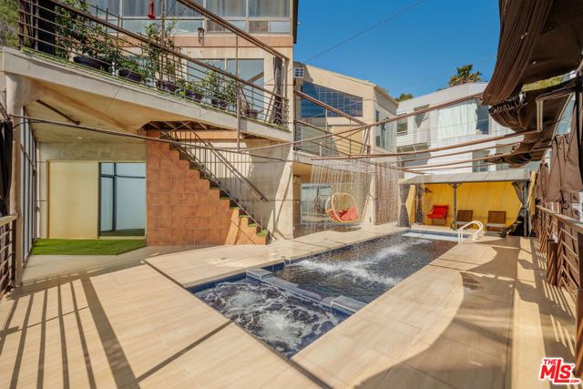 2189 Sunset Plaza Drive, Los Angeles, CA 90069