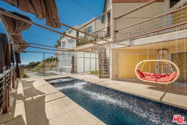 2189 Sunset Plaza Drive, Los Angeles, CA 90069