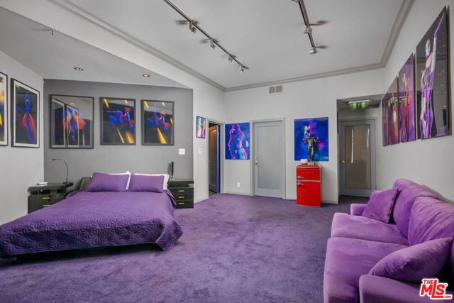 2189 Sunset Plaza Drive, Los Angeles, CA 90069