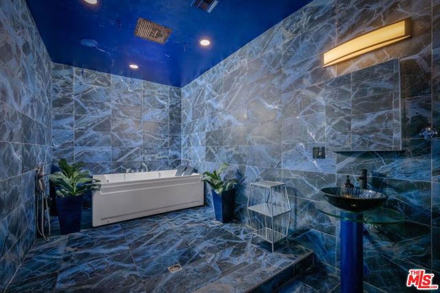 2189 Sunset Plaza Drive, Los Angeles, CA 90069