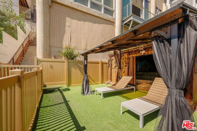 2189 Sunset Plaza Drive, Los Angeles, CA 90069