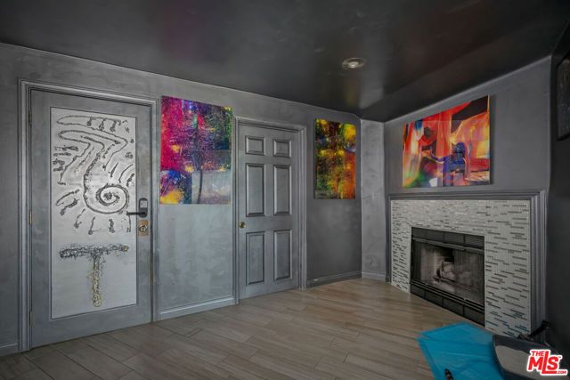 2189 Sunset Plaza Drive, Los Angeles, CA 90069