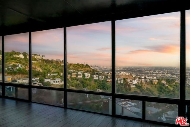 2189 Sunset Plaza Drive, Los Angeles, CA 90069