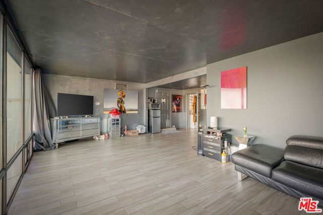 2189 Sunset Plaza Drive, Los Angeles, CA 90069