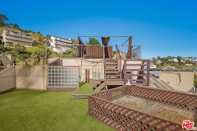 2189 Sunset Plaza Drive, Los Angeles, CA 90069