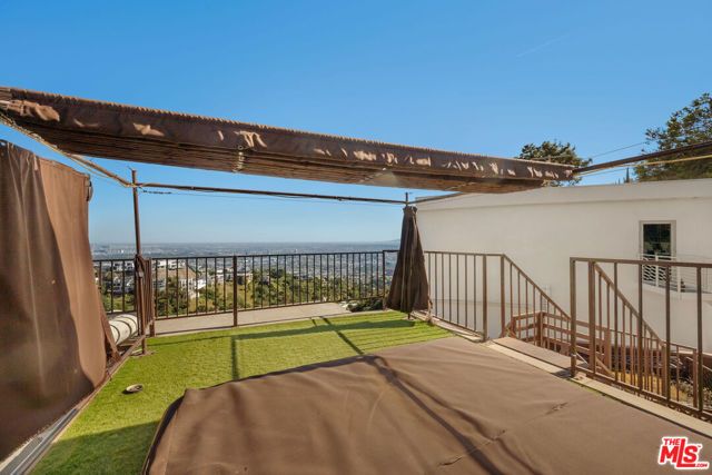 2189 Sunset Plaza Drive, Los Angeles, CA 90069