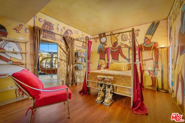 2189 Sunset Plaza Drive, Los Angeles, CA 90069