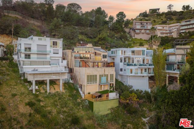 2189 Sunset Plaza Drive, Los Angeles, CA 90069